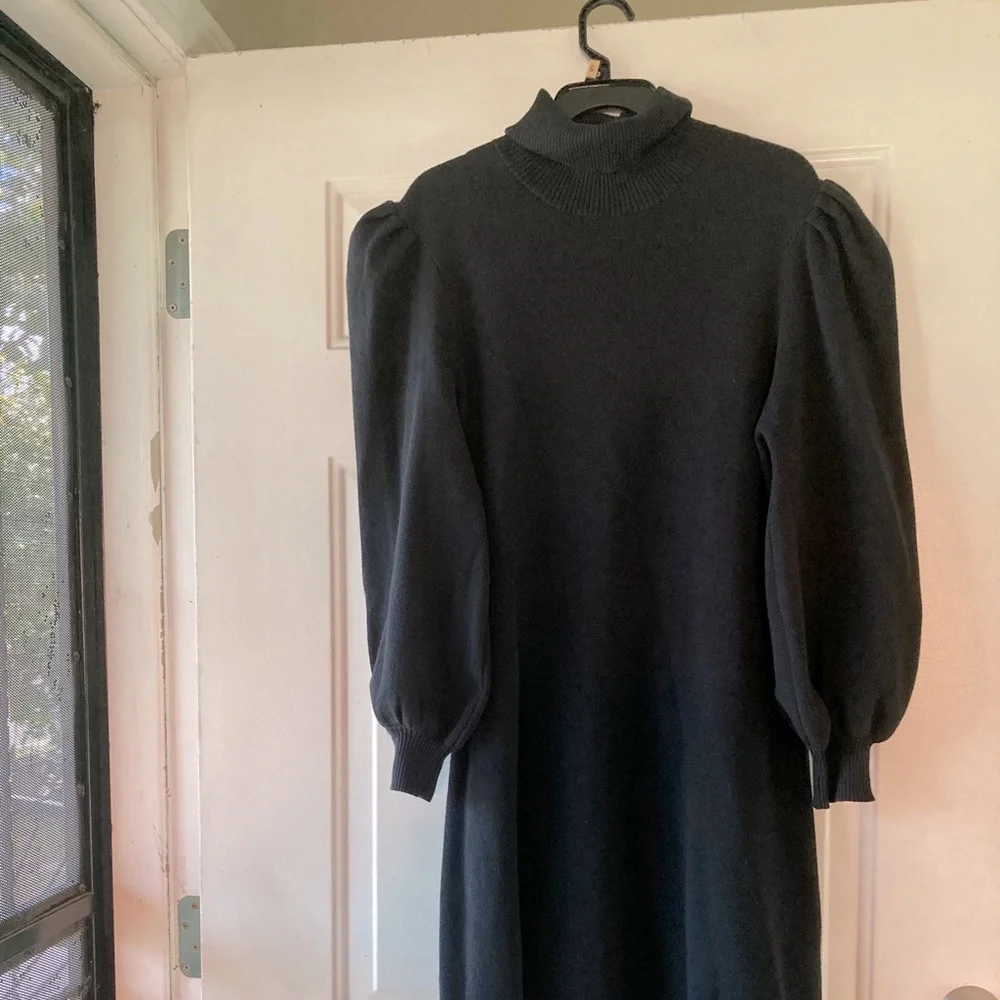 Long, puffy sleeve dress - Picture 1 of 8